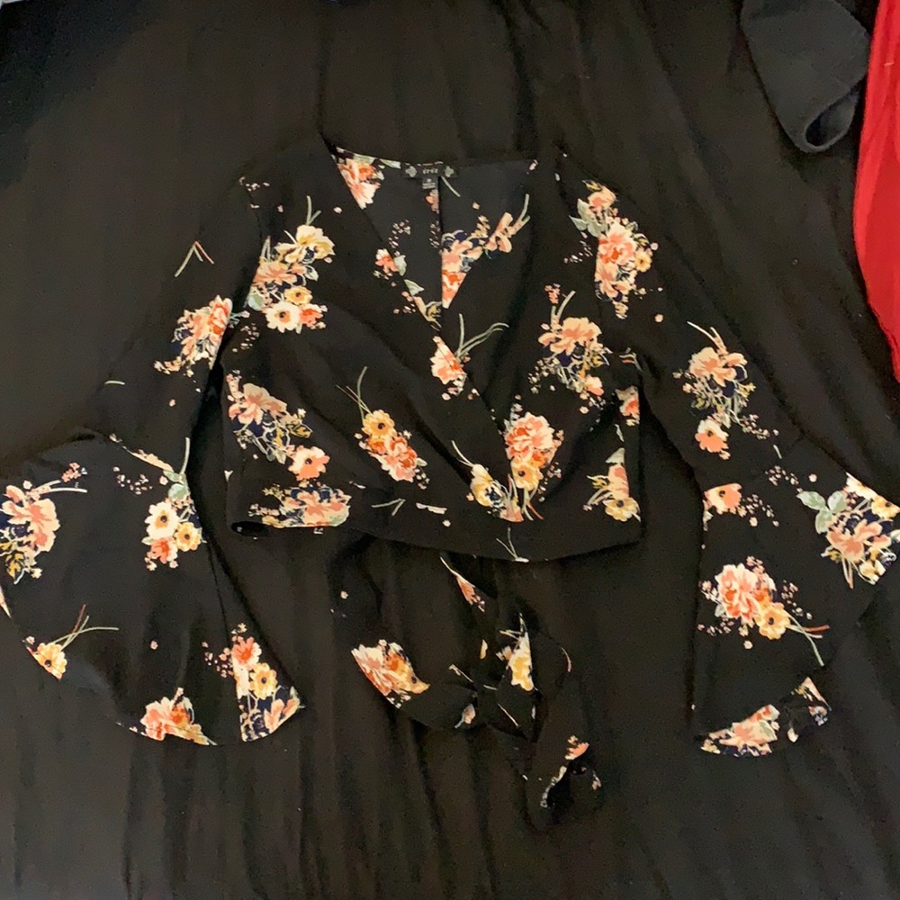 Cute black floral crop blouse, size medium
